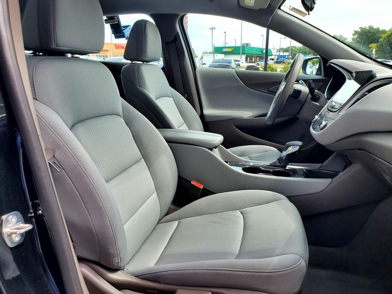Chevrolet Malibu Vehicle Image 09