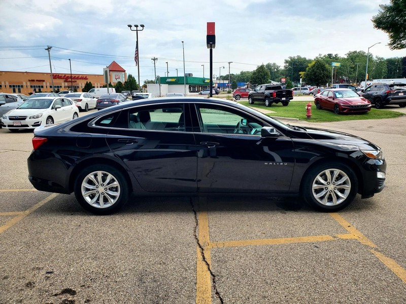 Chevrolet Malibu Vehicle Image 11