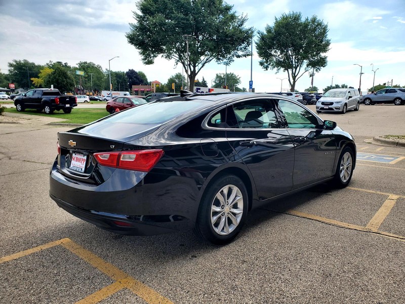 Chevrolet Malibu Vehicle Image 12