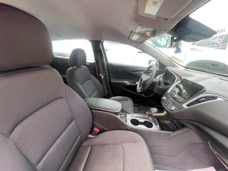 Chevrolet Malibu Vehicle Image 03