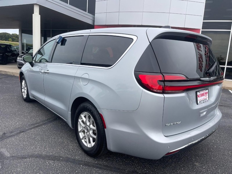 Chrysler Pacifica Vehicle Image 04