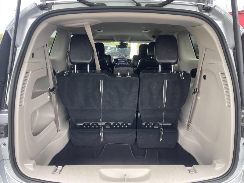 Chrysler Pacifica Vehicle Image 16