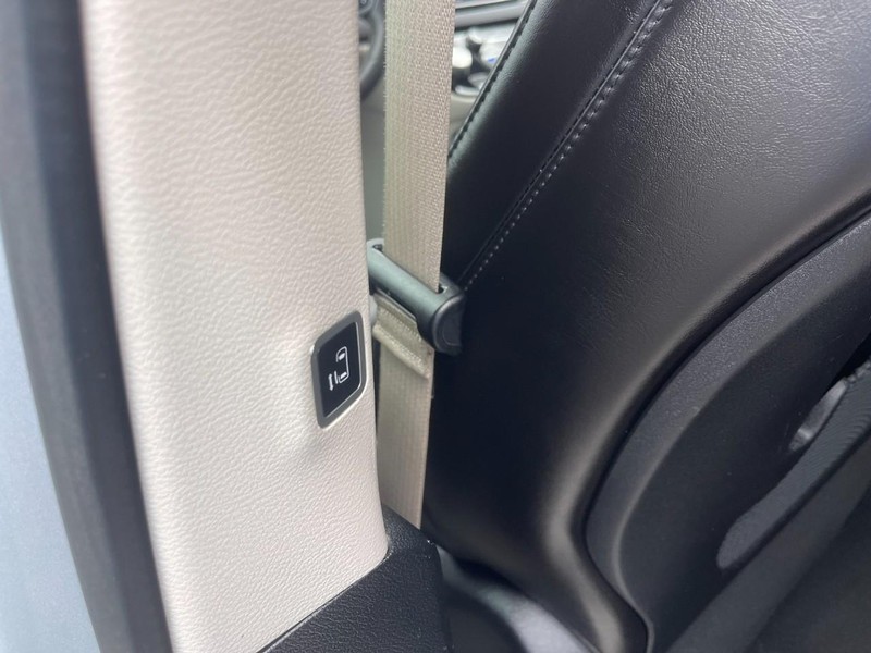 Chrysler Pacifica Vehicle Image 19