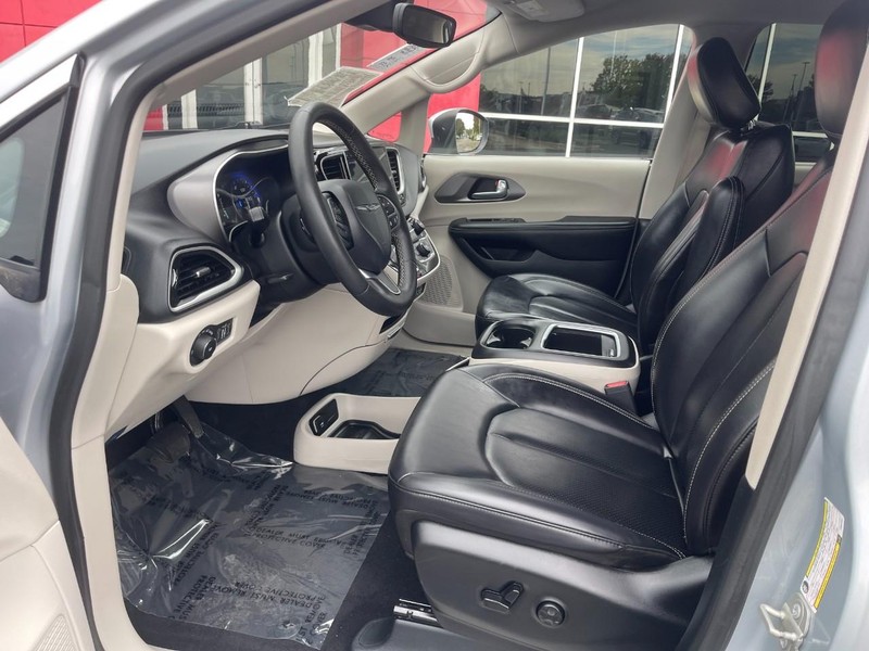 Chrysler Pacifica Vehicle Image 20