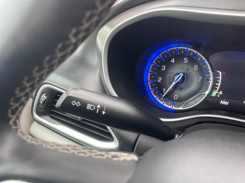 Chrysler Pacifica Vehicle Image 28