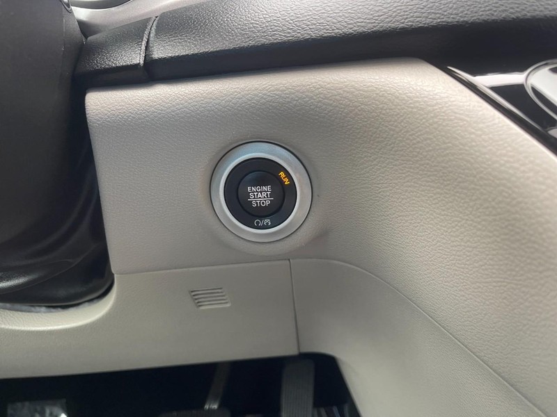 Chrysler Pacifica Vehicle Image 30