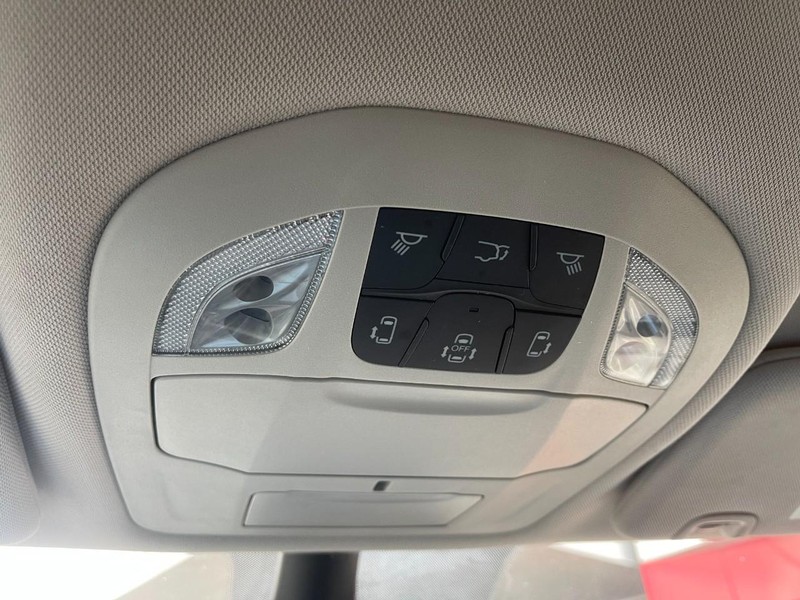 Chrysler Pacifica Vehicle Image 33