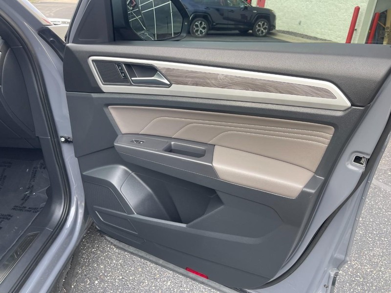 Volkswagen Atlas Cross Sport Vehicle Image 11