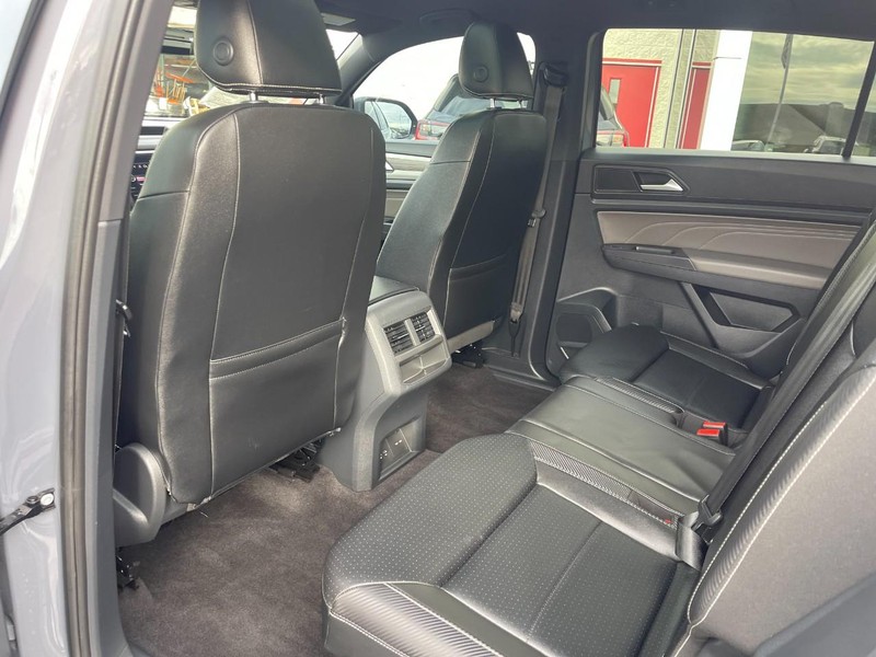 Volkswagen Atlas Cross Sport Vehicle Image 17
