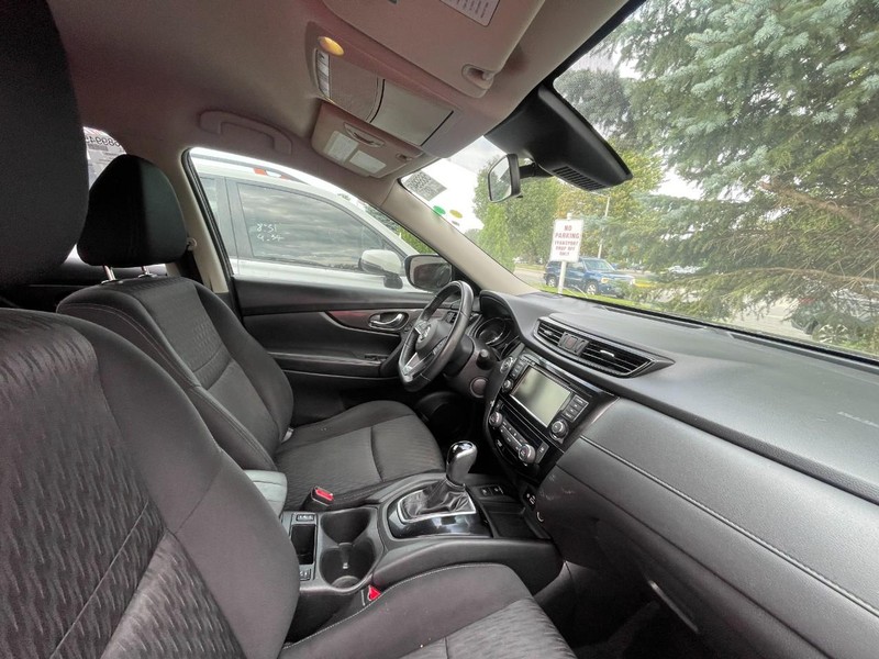 Nissan Rogue Vehicle Image 03