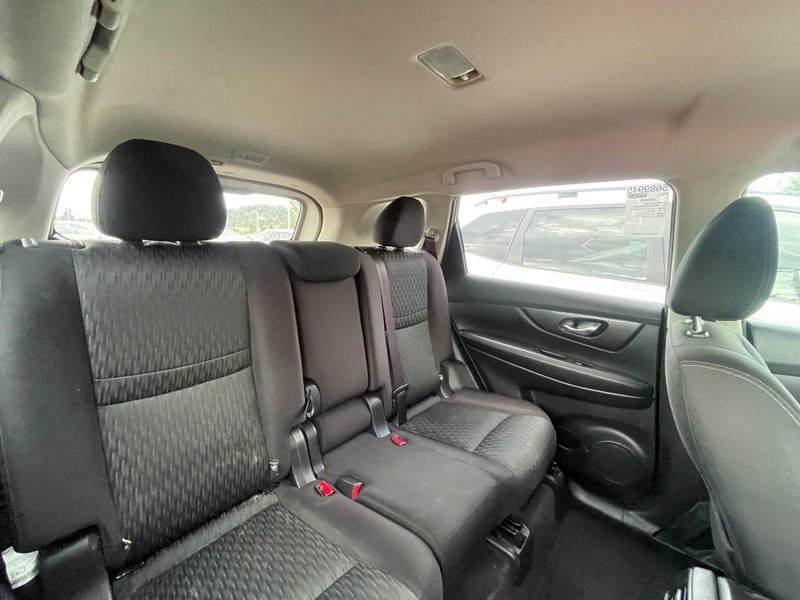 Nissan Rogue Vehicle Image 04