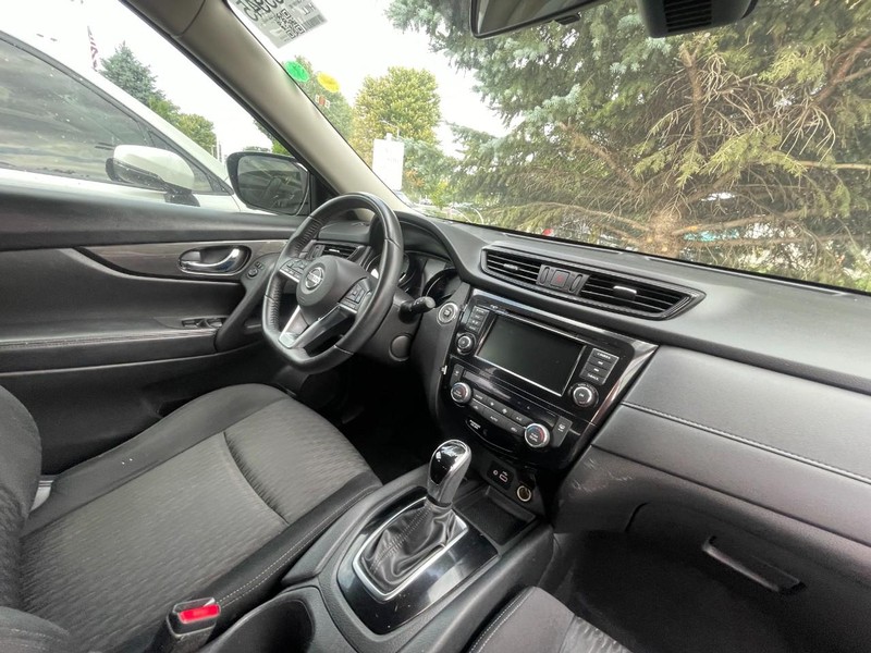 Nissan Rogue Vehicle Image 05