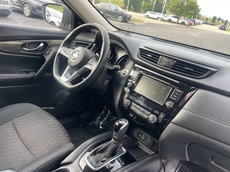 Nissan Rogue Vehicle Image 07