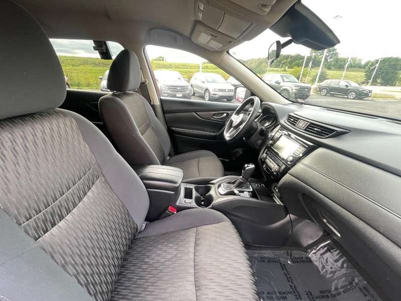 Nissan Rogue Vehicle Image 08