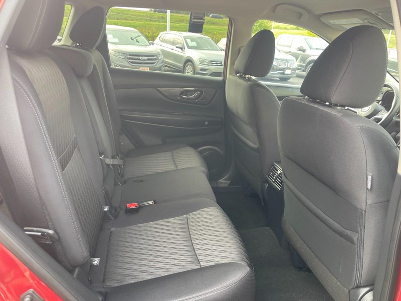 Nissan Rogue Vehicle Image 10