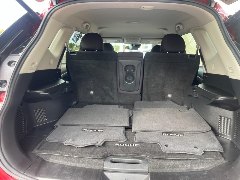 Nissan Rogue Vehicle Image 13