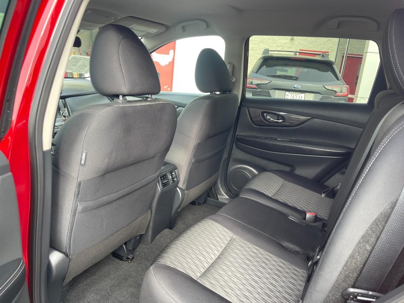 Nissan Rogue Vehicle Image 15