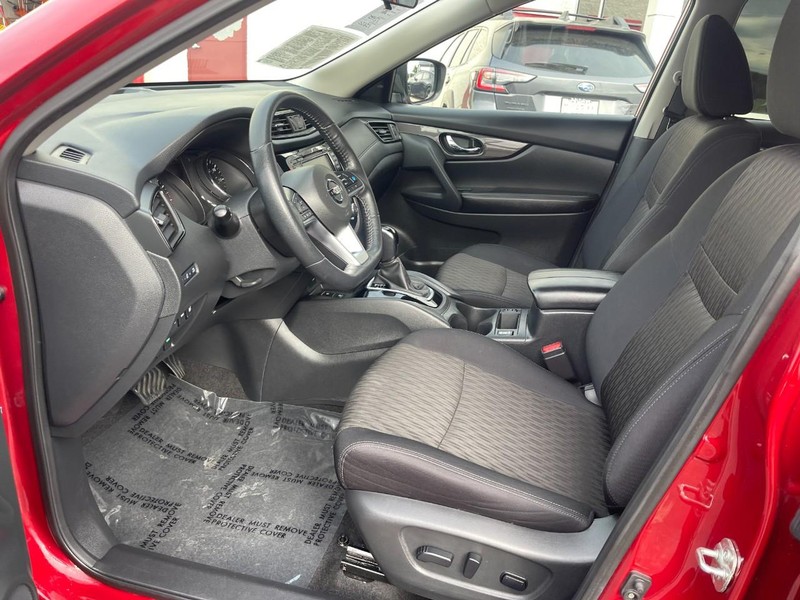 Nissan Rogue Vehicle Image 17