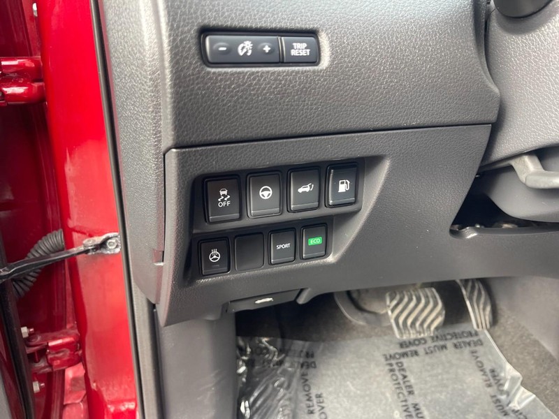 Nissan Rogue Vehicle Image 21
