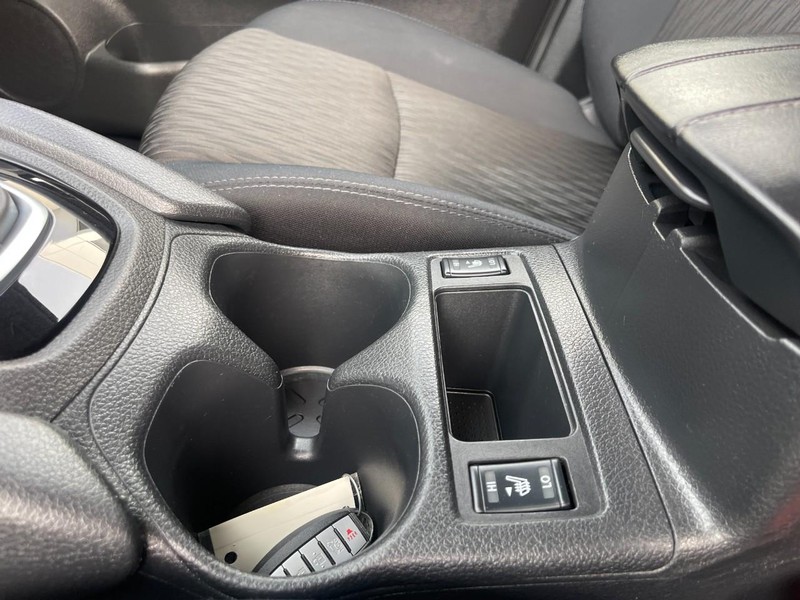Nissan Rogue Vehicle Image 23