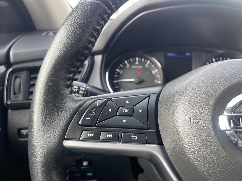 Nissan Rogue Vehicle Image 24