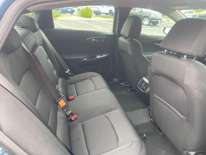 Chevrolet Malibu Vehicle Image 13