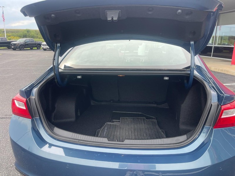 Chevrolet Malibu Vehicle Image 16