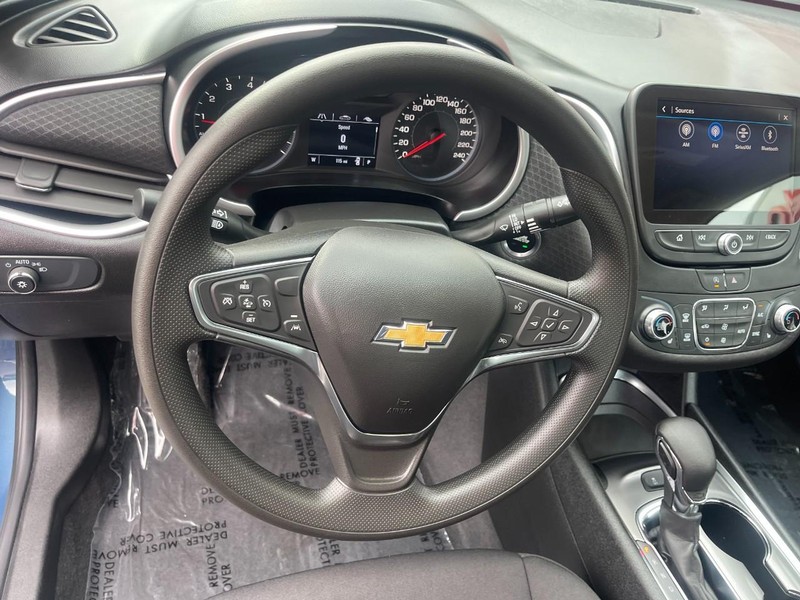 Chevrolet Malibu Vehicle Image 22