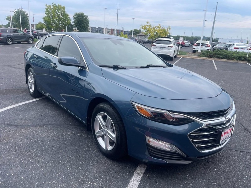 Chevrolet Malibu Vehicle Image 02
