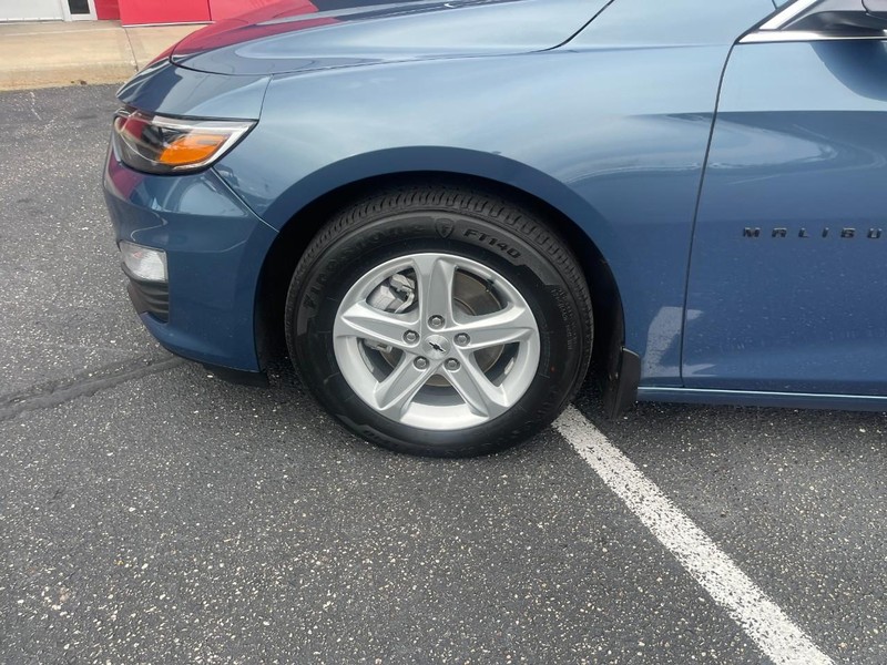 Chevrolet Malibu Vehicle Image 06