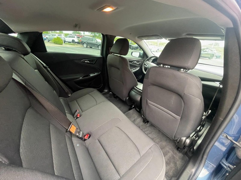 Chevrolet Malibu Vehicle Image 13