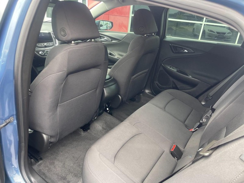 Chevrolet Malibu Vehicle Image 16