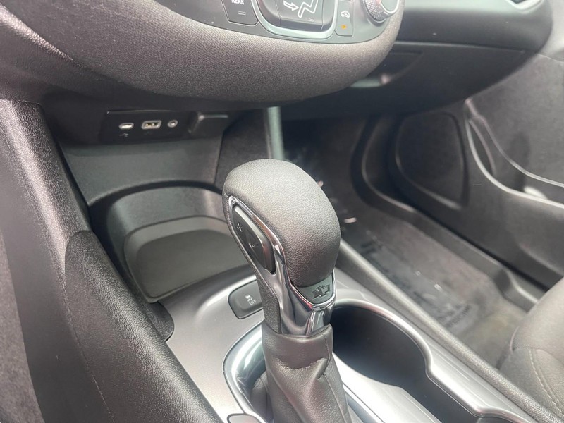Chevrolet Malibu Vehicle Image 25