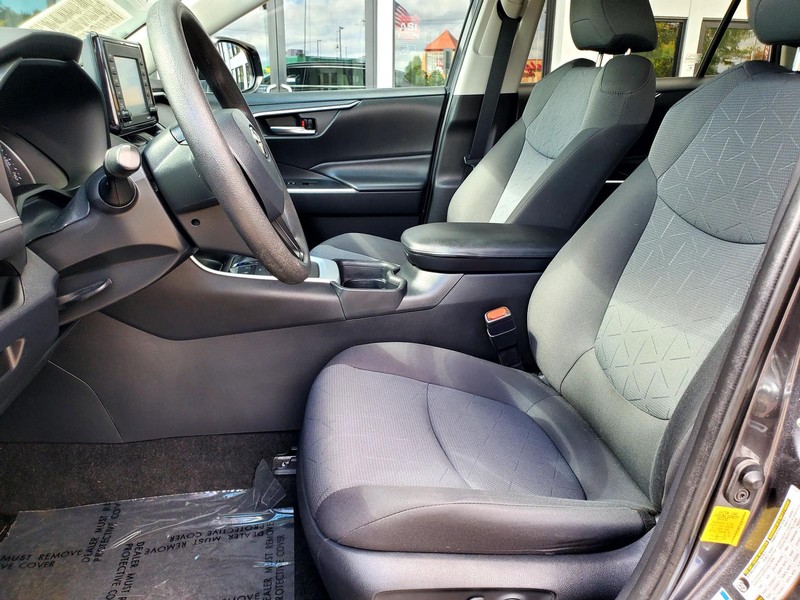 Toyota RAV4 Vehicle Image 12