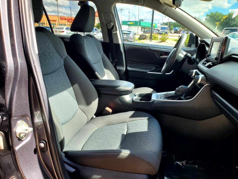 Toyota RAV4 Vehicle Image 13
