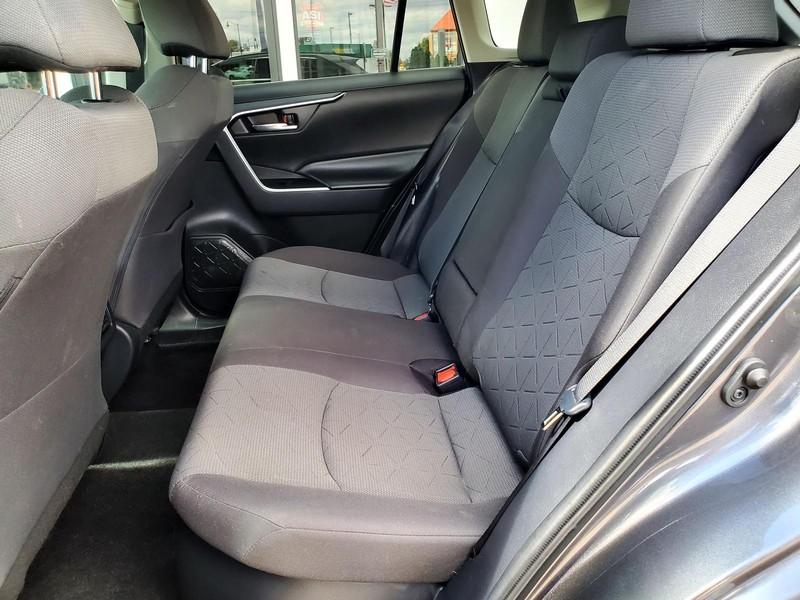 Toyota RAV4 Vehicle Image 15