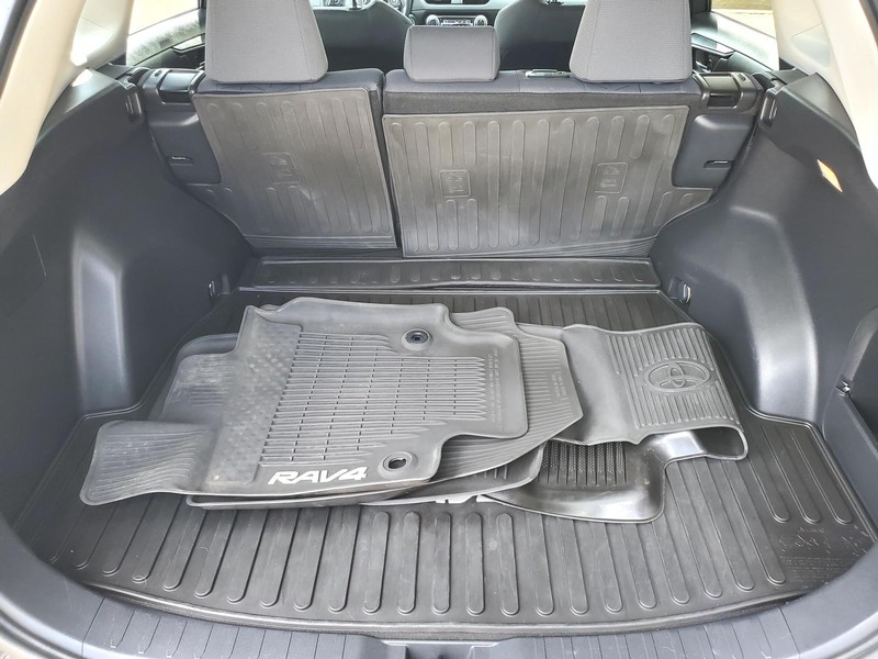 Toyota RAV4 Vehicle Image 16