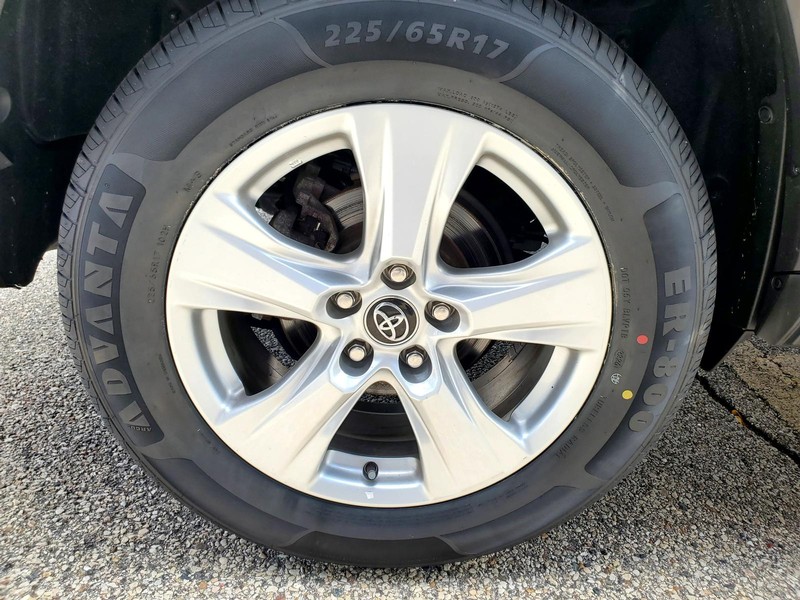 Toyota RAV4 Vehicle Image 17