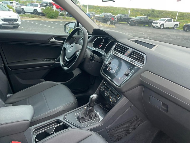 Volkswagen Tiguan Vehicle Image 02