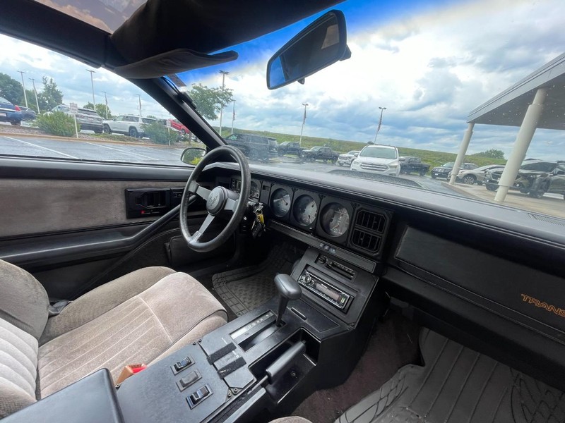 Pontiac Firebird Vehicle Image 10