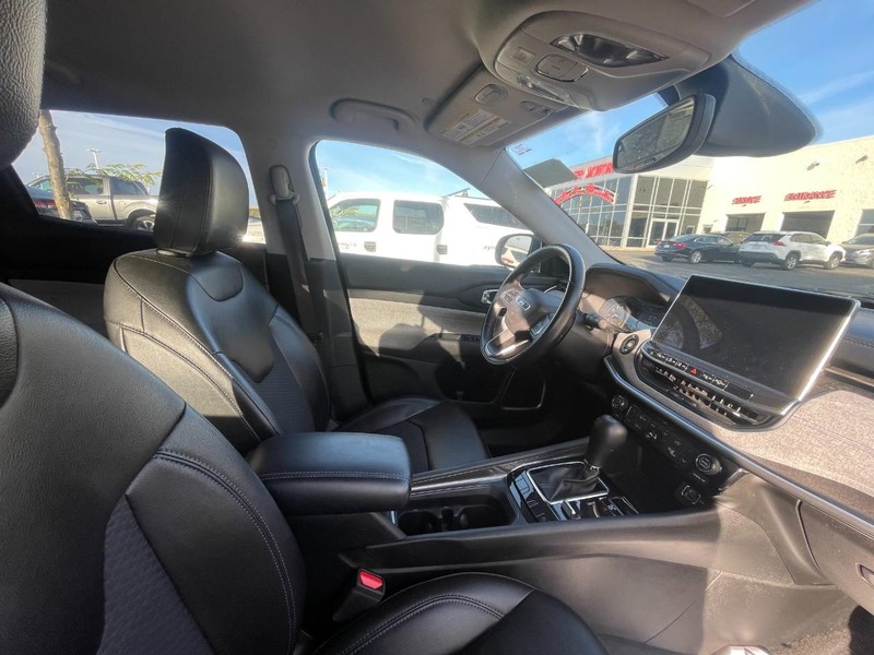 Jeep Compass Vehicle Image 03