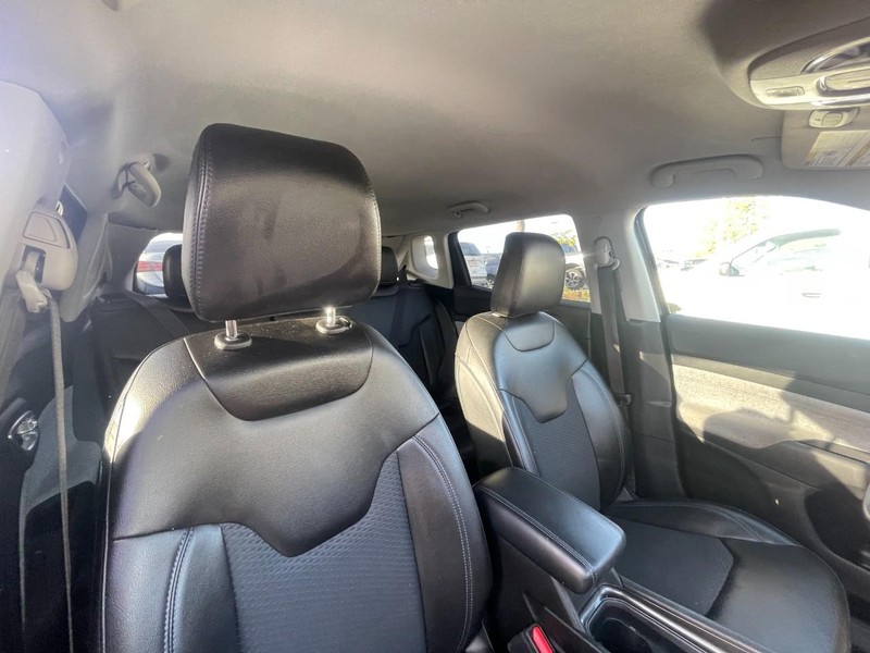 Jeep Compass Vehicle Image 04