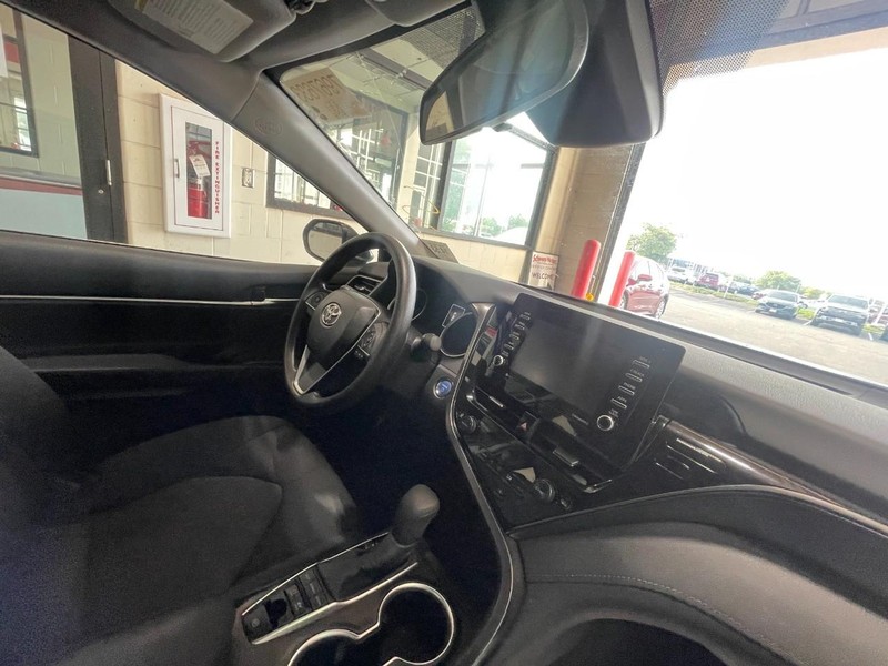 Toyota Camry Vehicle Image 05
