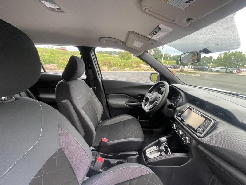 Nissan Kicks Vehicle Image 05