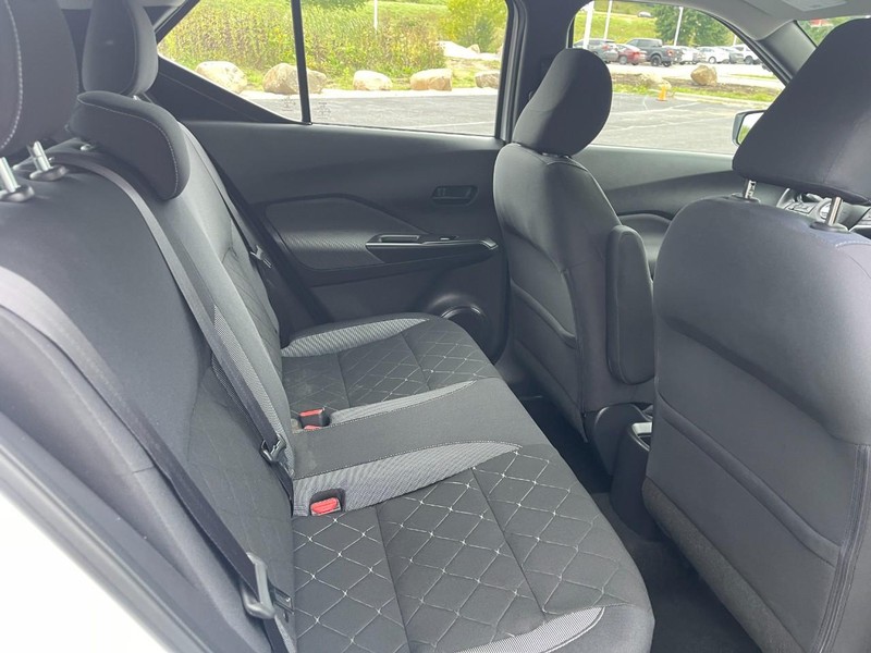 Nissan Kicks Vehicle Image 07