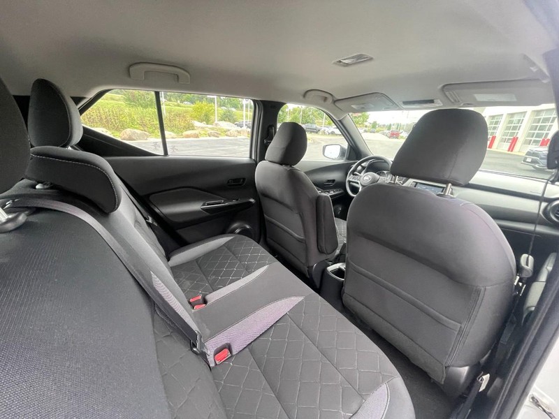 Nissan Kicks Vehicle Image 08