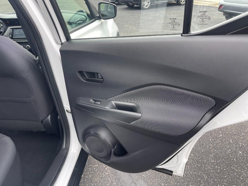 Nissan Kicks Vehicle Image 09
