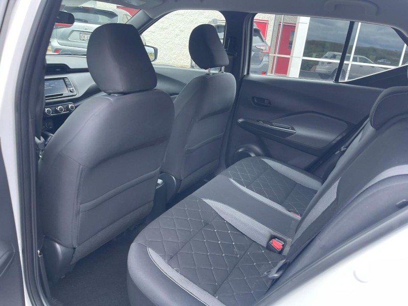 Nissan Kicks Vehicle Image 11