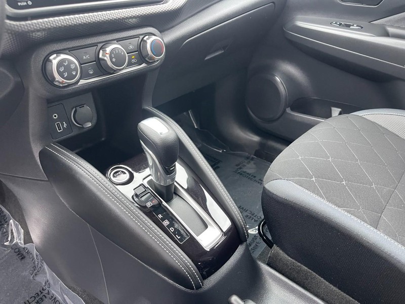 Nissan Kicks Vehicle Image 14