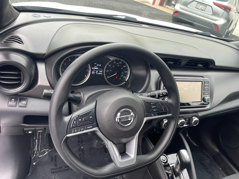 Nissan Kicks Vehicle Image 15